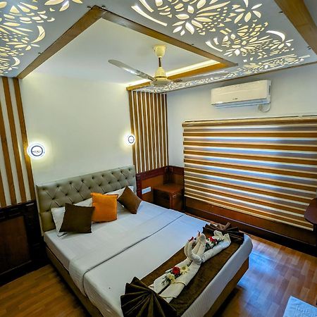 Grand Villa Houseboat Kumarakom Exterior foto