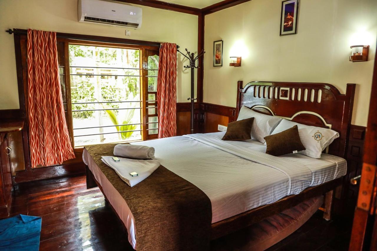 Grand Villa Houseboat Kumarakom Exterior foto