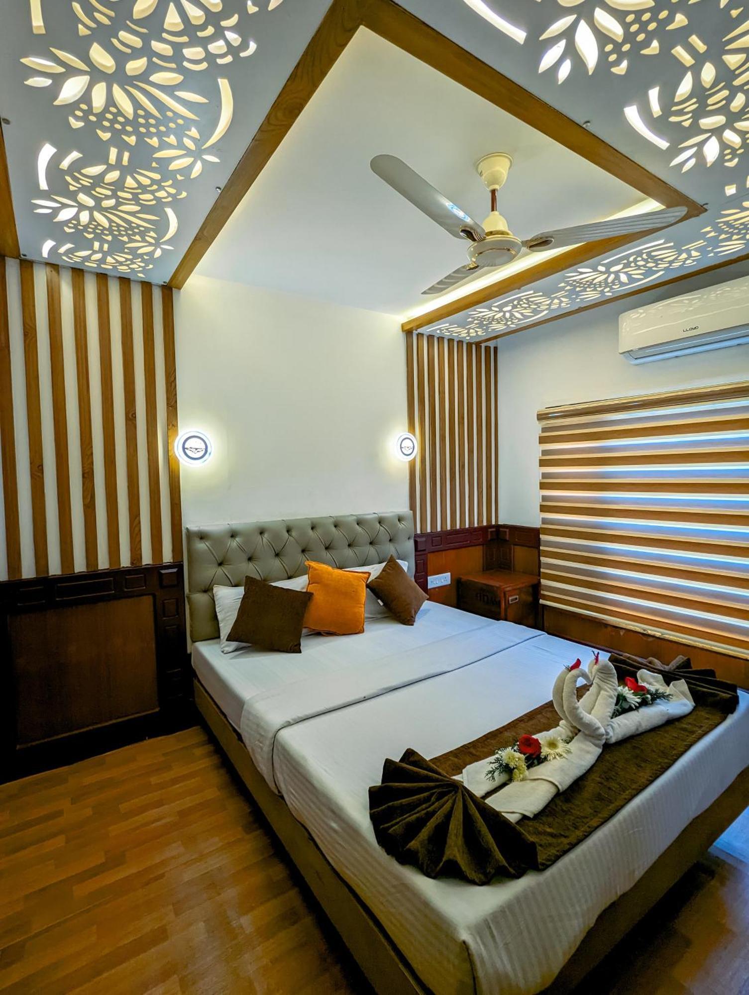Grand Villa Houseboat Kumarakom Exterior foto